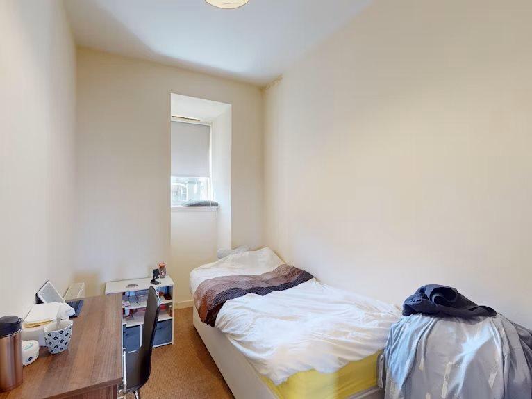 Bedroom pic 7