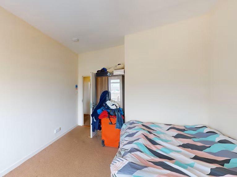 Bedroom pic 6