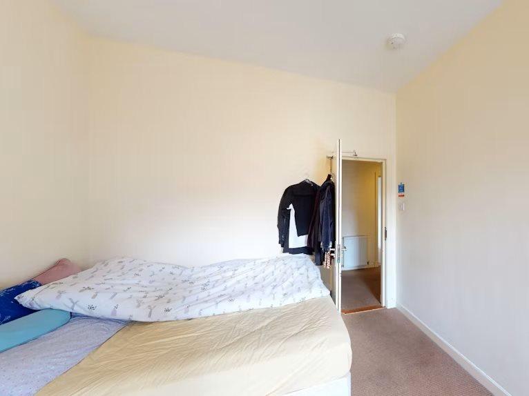 Bedroom pic 4