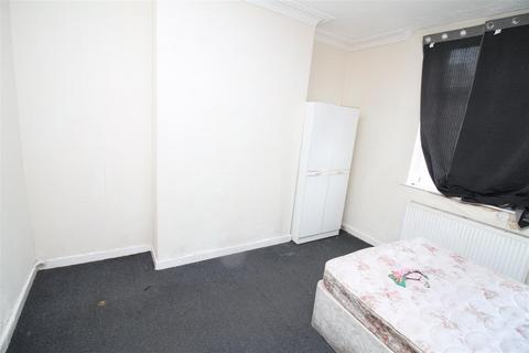 undefined, Chisholm Street, Manchester M11