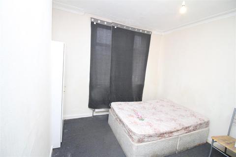 undefined, Chisholm Street, Manchester M11
