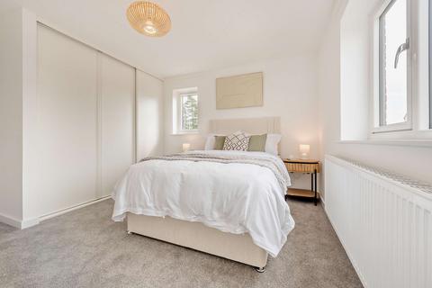 3 bedroom semi-detached house to rent, Hunt Way, Crowthorne, RG45