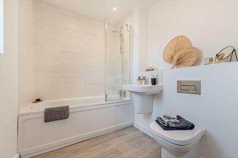 3 bedroom semi-detached house to rent, Hunt Way, Crowthorne, RG45