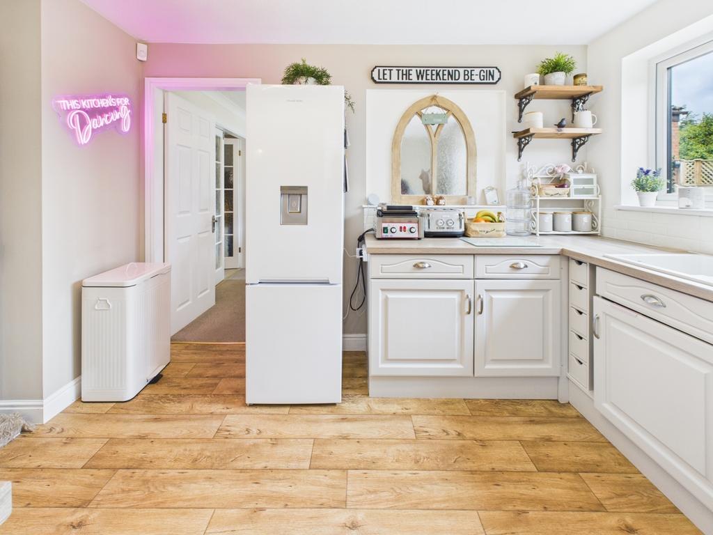 Cam04233 g0 pr0037 still006