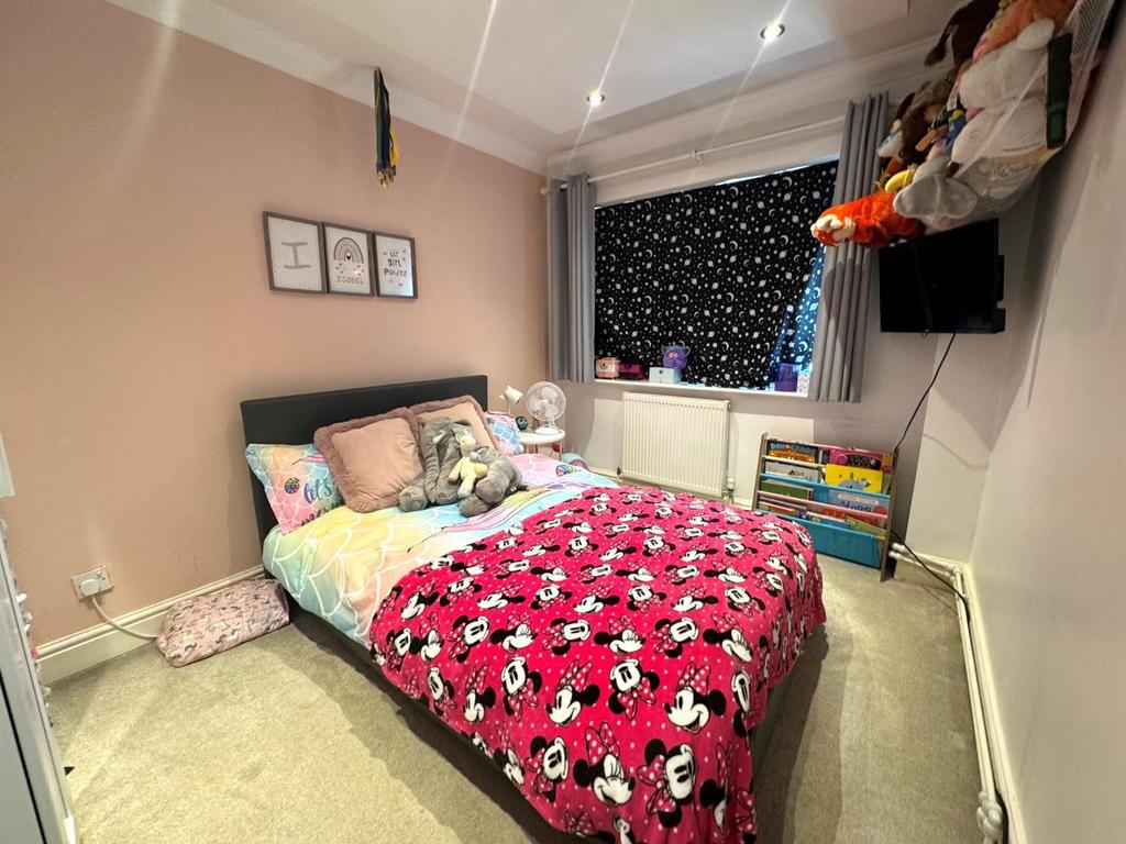 Bed 2.jpg