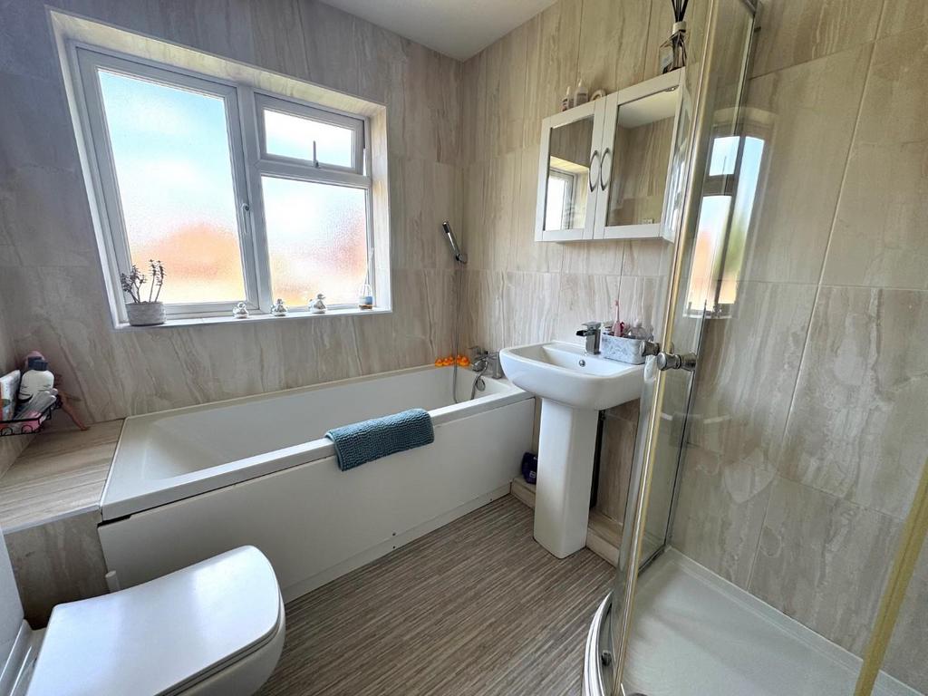 Main bath.jpg
