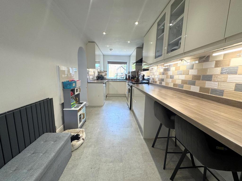 Kitchen 1.jpg