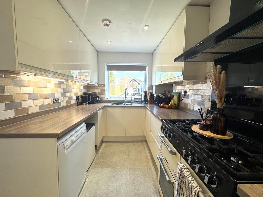 Kitchen 2.jpg