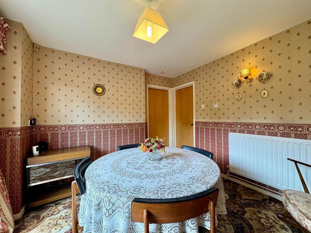 Dining room (2).jpg