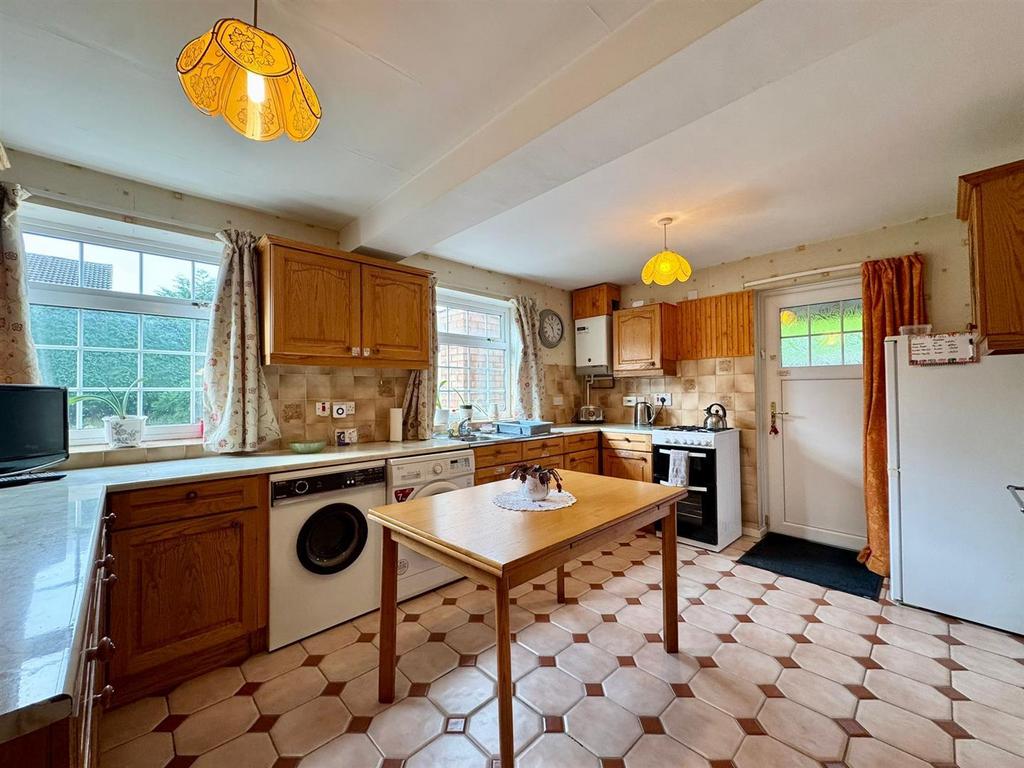 Kitchen (1).jpg