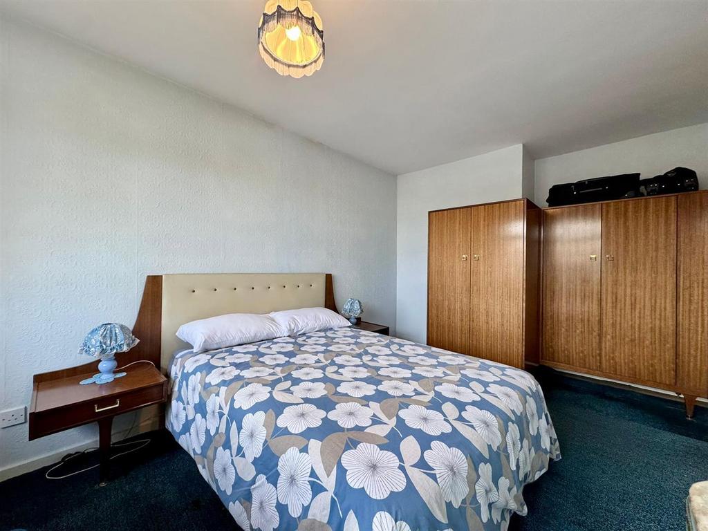 Bedroom 1 (2).jpg