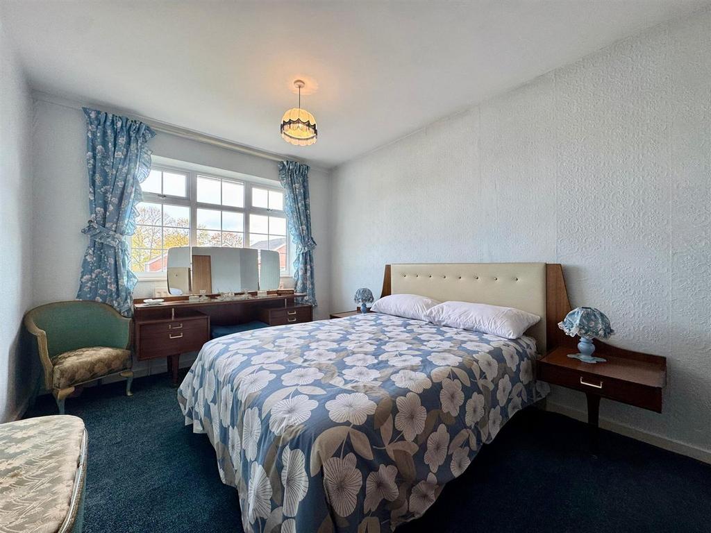 Bedroom 1 (1).jpg