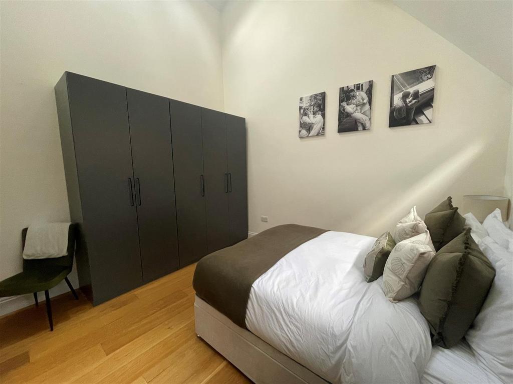 Bed 1.jpg