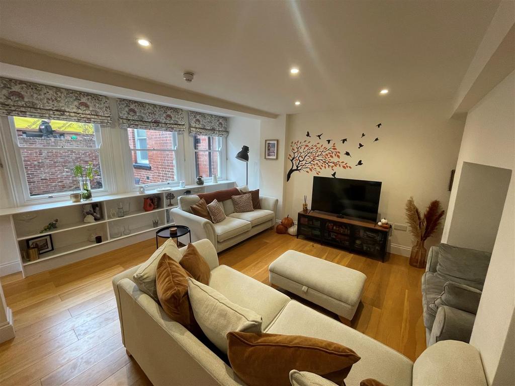 Livingroom 1.jpg