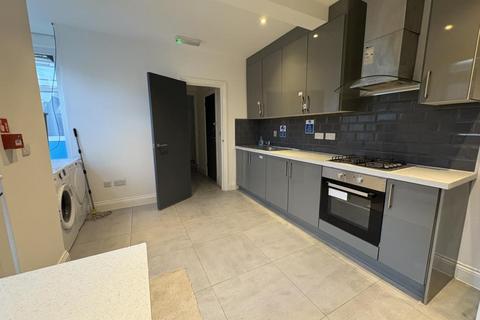 7 bedroom semi-detached house to rent, Hounslow,  null,  TW3