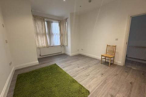 7 bedroom semi-detached house to rent, Hounslow,  null,  TW3