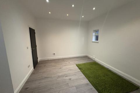 undefined, Hounslow,  null,  TW3