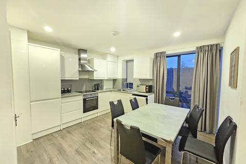 3 bedroom maisonette to rent, Butchers Road, London E16