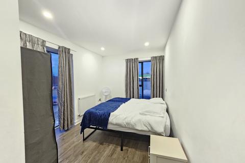3 bedroom maisonette to rent, Butchers Road, London E16