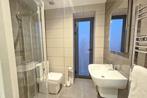 3 bedroom maisonette to rent, Butchers Road, London E16
