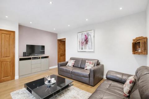 3 bedroom end of terrace house for sale, Knebworth Path, Borehamwood