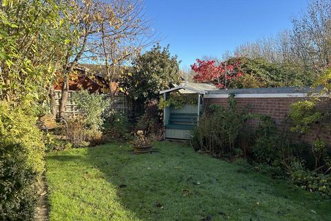 2 bedroom detached bungalow to rent, Fruitlands, Malvern