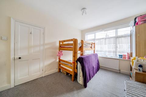 3 bedroom terraced house for sale, Cromer Road, London, SW17