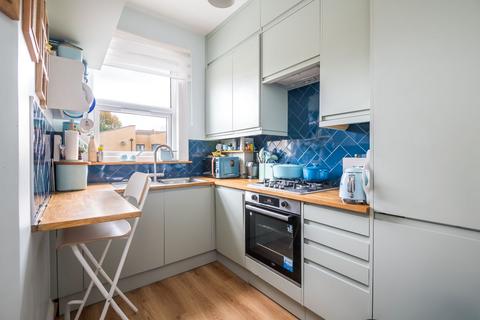 2 bedroom flat for sale, Flat B, Arngask Road, London