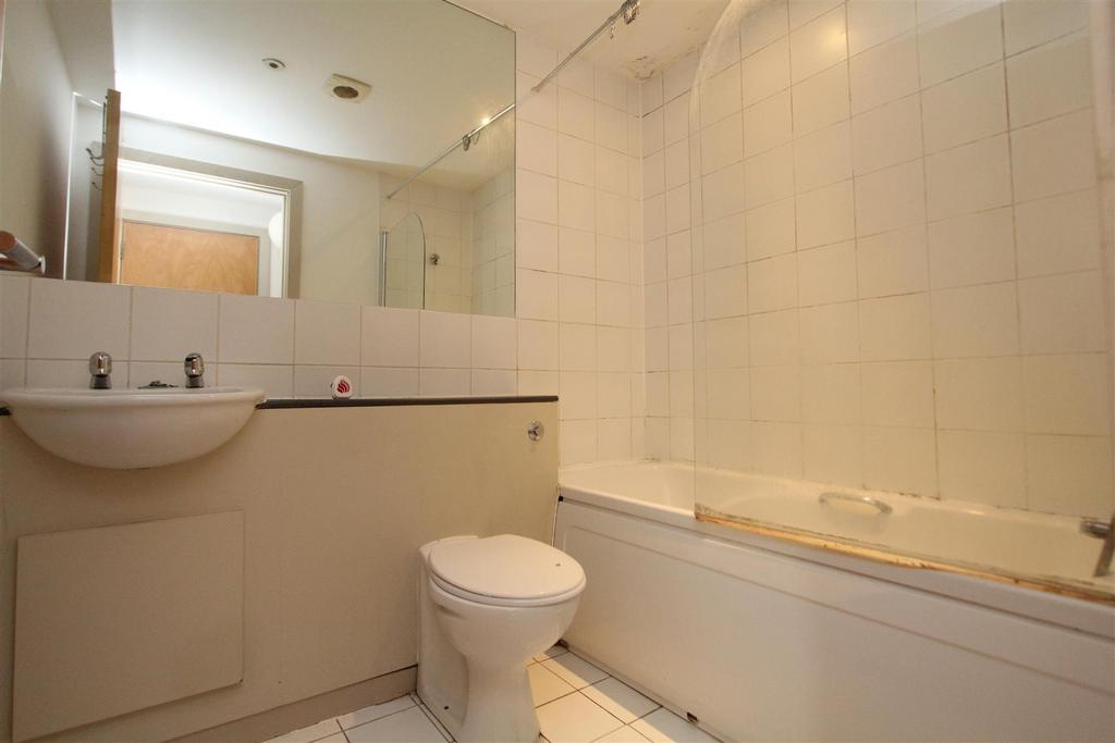 Bathroom.JPG