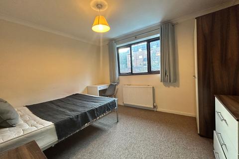1 bedroom in a house share to rent, New Road, High Wycombe, HP12