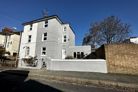 undefined, Gravesend DA12