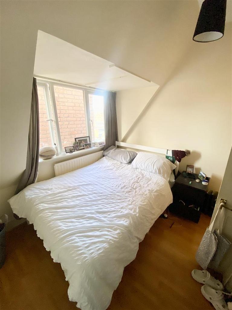 BEDROOM 1.jpg