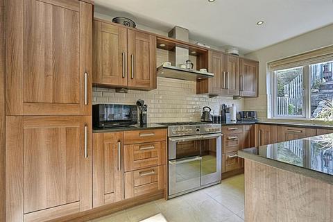 undefined, Mansion Gardens, Huddersfield, HD4