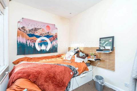 5 bedroom terraced house to rent, Milton Road, Hampshire SO15