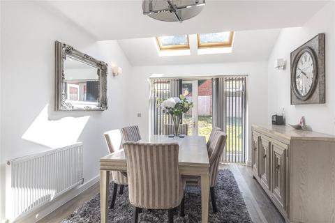 4 bedroom detached house to rent, Savernake Way, Hampshire SO50