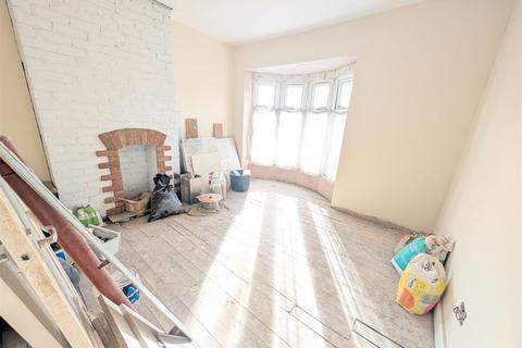 2 bedroom house for sale, Jesmond Gardens, Hull