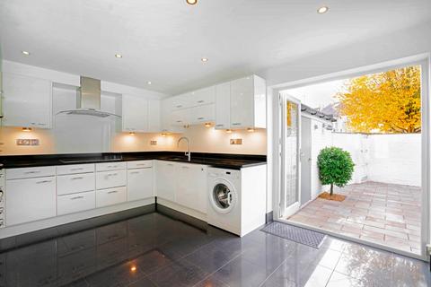 3 bedroom end of terrace house for sale, Clonmel Road, Teddington, TW11