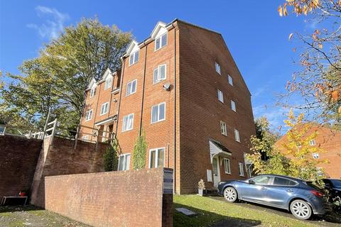1 bedroom ground floor flat for sale, Sarum Close, Salisbury SP2