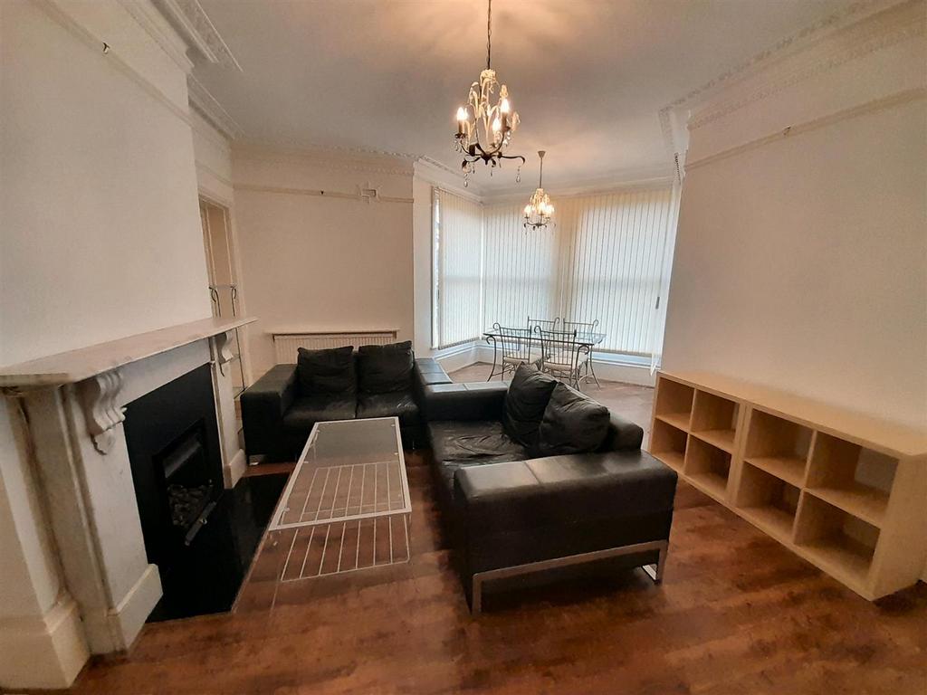 2 Waldrist Sitting Room photo1.jpg