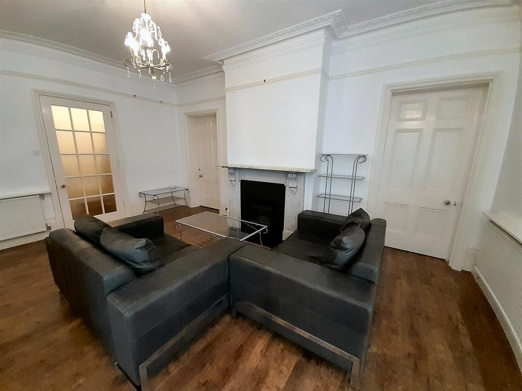 3 Waldrist Sitting Room photo2.jpg