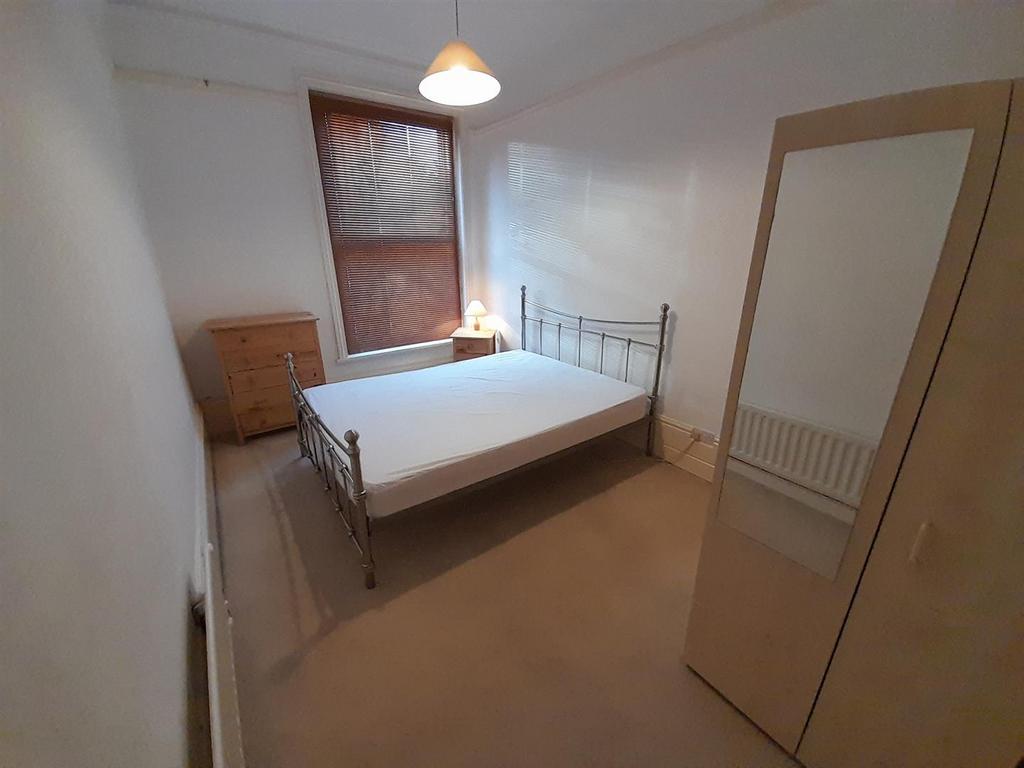 6 Waldrist Bedroom2 photo1.jpg