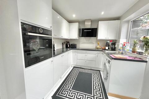 3 bedroom mews for sale, Alpine Drive, Leigh