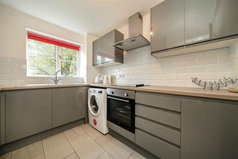 2 bedroom flat to rent, Dairyman Close, London NW2
