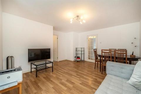 2 bedroom flat to rent, Dairyman Close, London NW2