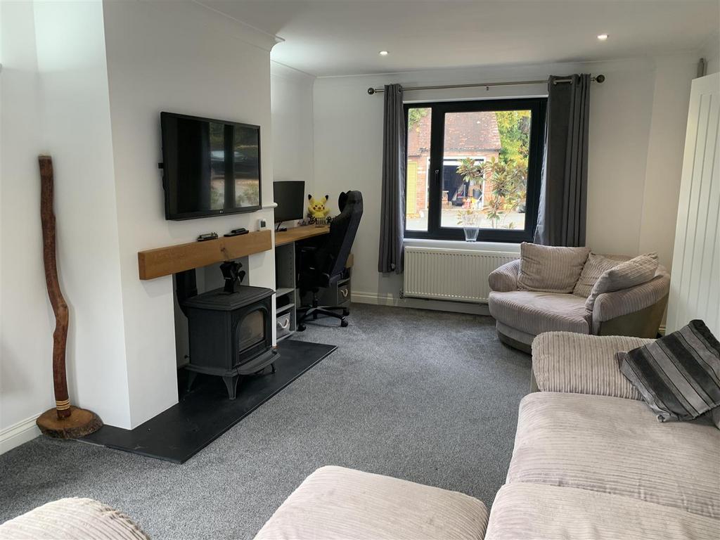 1. sitting room.jpg