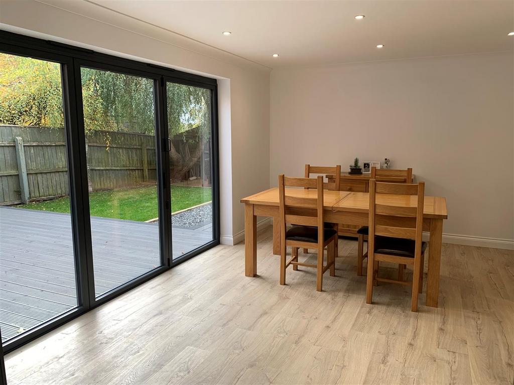1. dining area.jpg