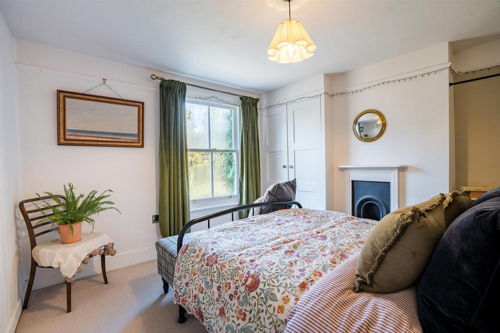 Main Bed 1.jpg