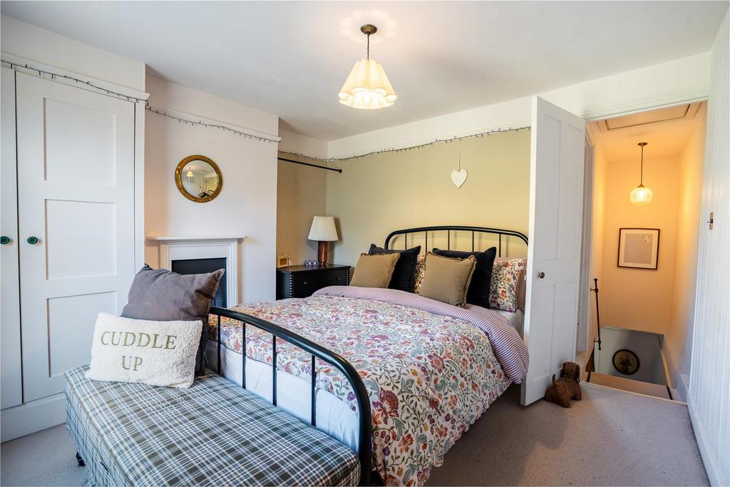 Main Bed 2.jpg