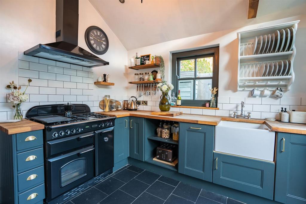 Kitchen 1.jpg