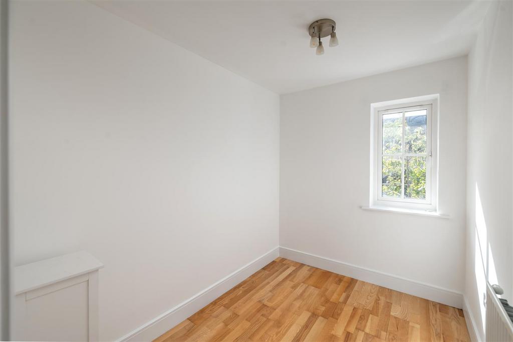 134 Brookfield Drive internals-7.jpg